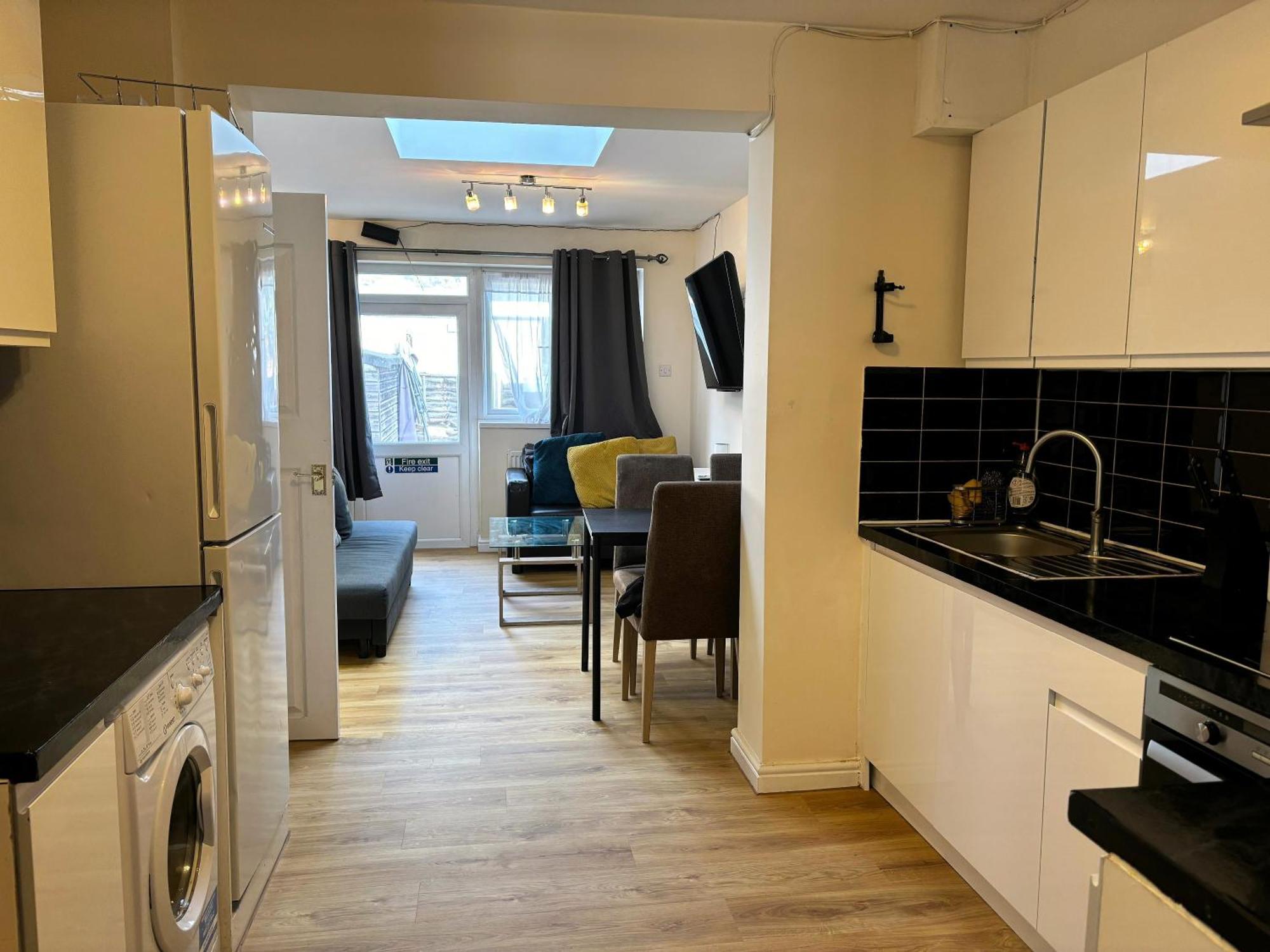 London Deluxe 6 Bedroom House Dagenham Exterior foto